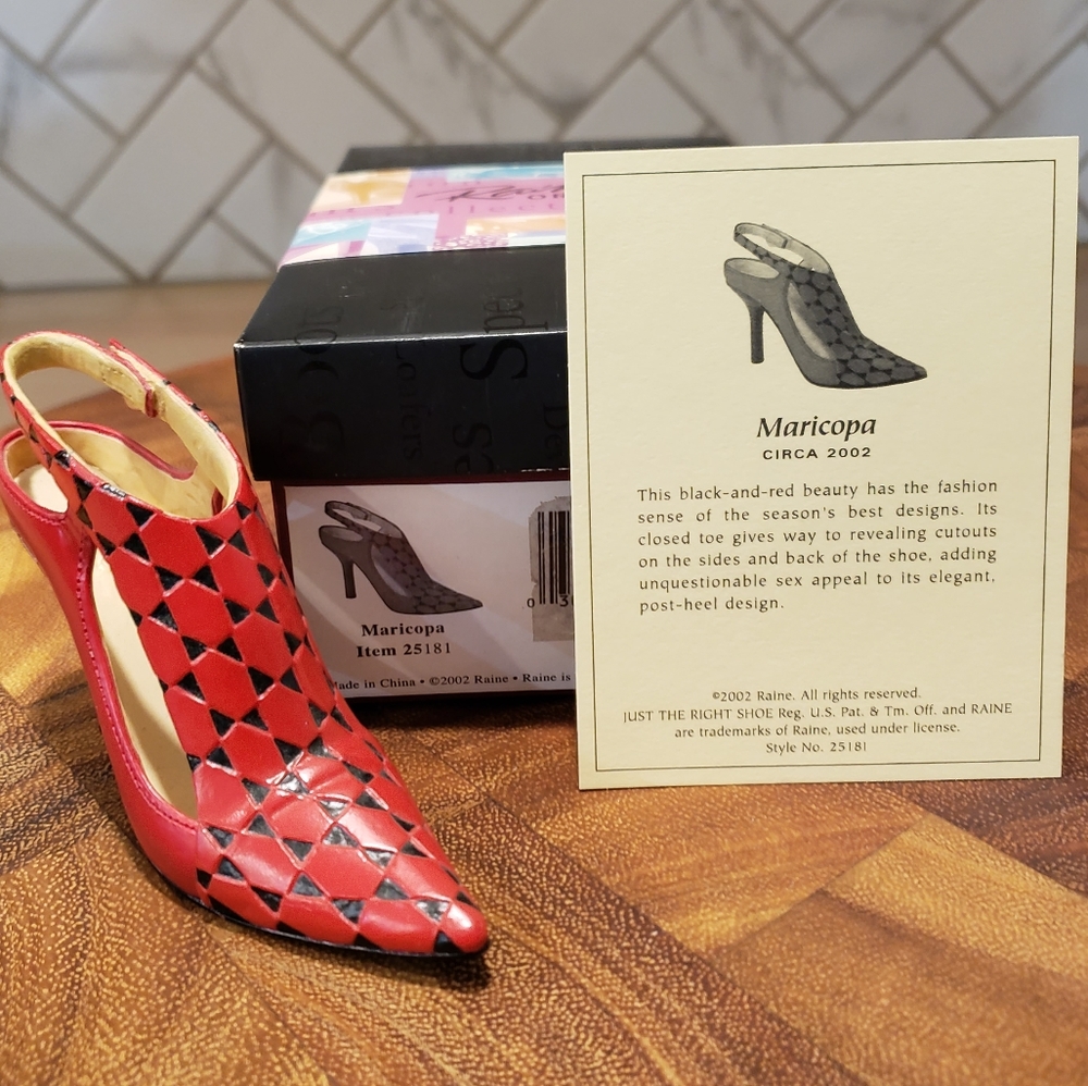 Just the Right Shoe,  Maricopa,  25181, 2002
